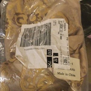 𝅺UNBRANDED gold sham